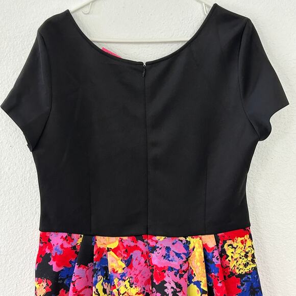 Betsey Johnson Women's Floral Dress Sz. XL Shift Pleated with Pockets Colorful - Picture 3 of 11